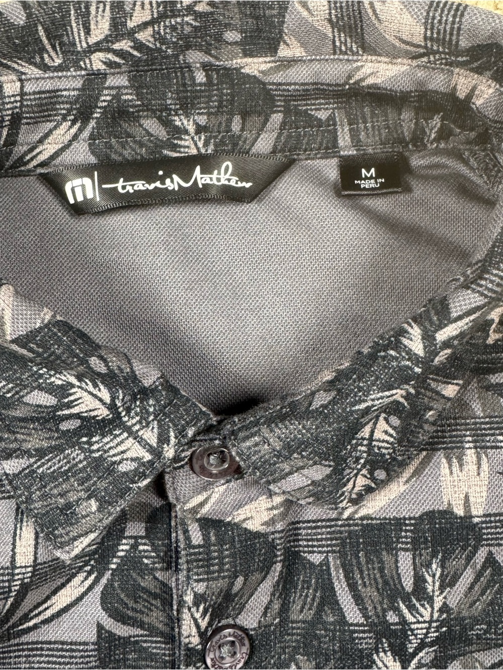 TravisMathew Men’s Medium Gray Tropical Leaf Golf Polo Shirt Short Sleeve EUC - Picture 4 of 5